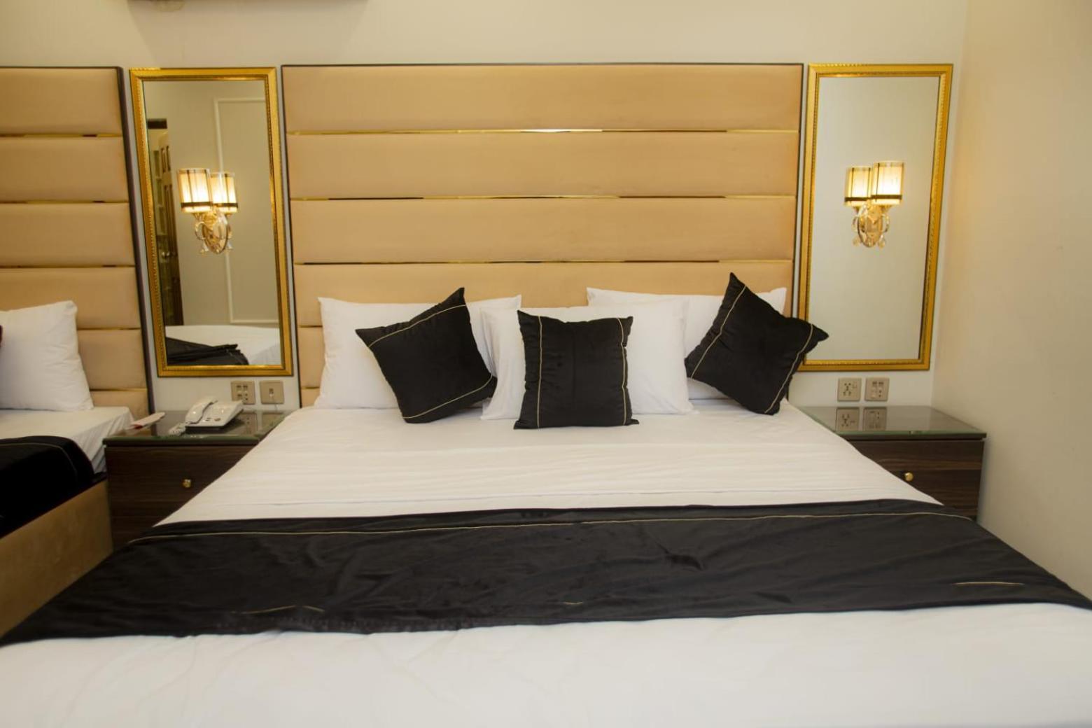 Hotel White Season Gulberg Lahore Ngoại thất bức ảnh